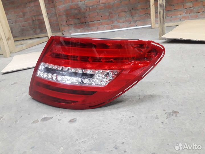 Фонарь правый Mercedes W204 C204 Рестайлинг