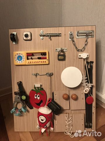 Бизиборд (развивающая доска)