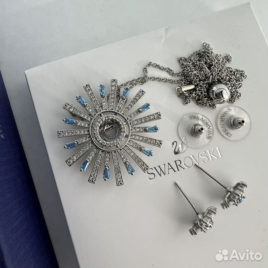 Swarovski комплект ромашки голубые (кулон, серьги)