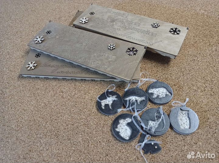 Новогодние елочные игрушки. Шары и звери