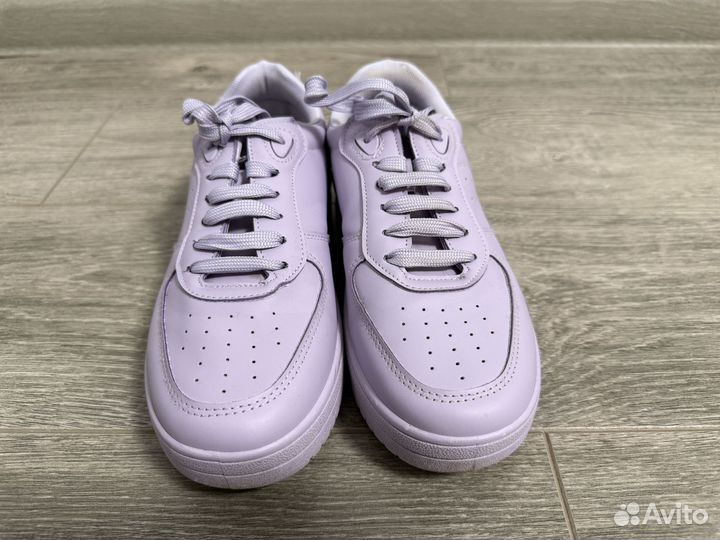 Кроссовки женские