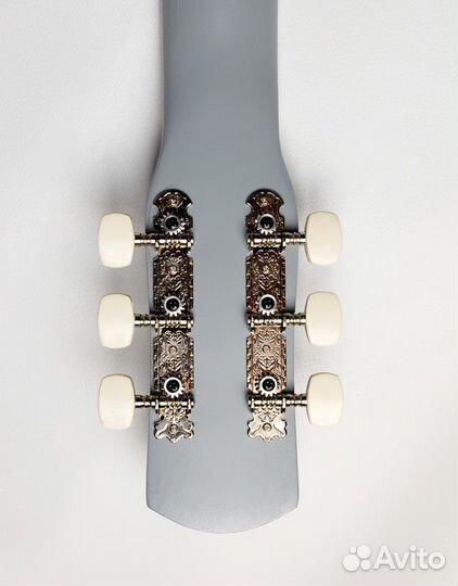 Акустическая гитара с вырезом