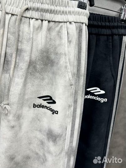 Спортивные штаны оверсайз Balenciaga