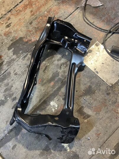 Рамка правой фары лачетти