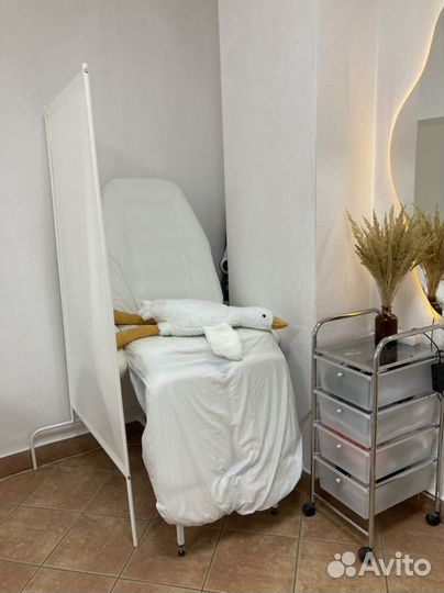 Рабочее место в аренду маникюрист