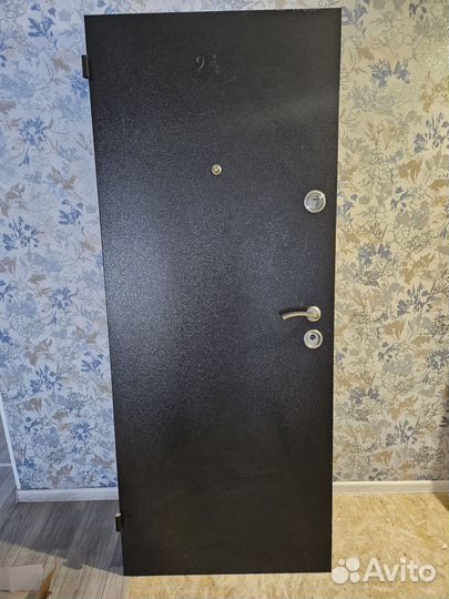 Дверь входная металлическая левая бу