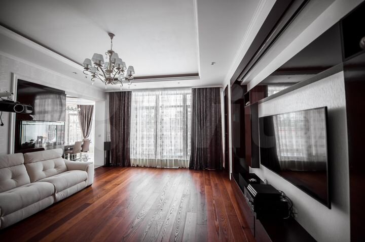 Дом 520 м² на участке 8 сот.