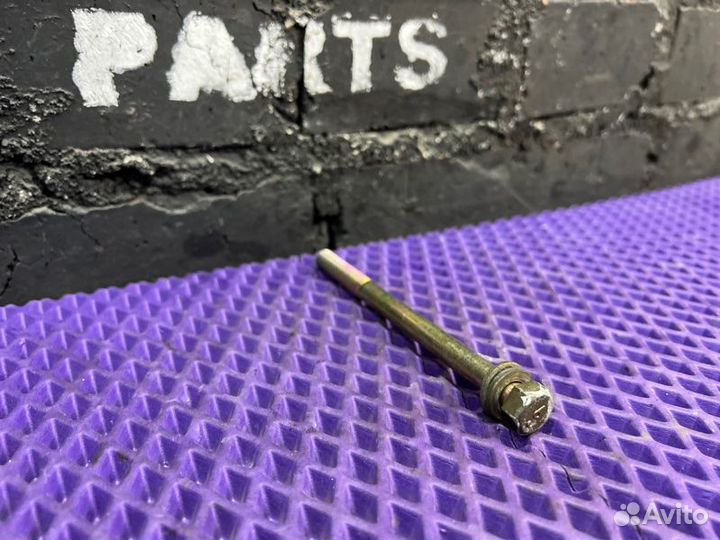 Болт компрессора кондиционера Subaru Legacy