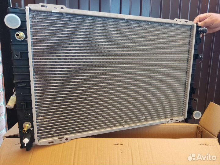 Радиатор охлаждения Jeep Grand Cherokee