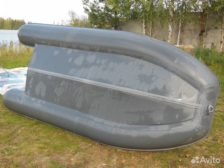 Лодка Mнев Cayman 330