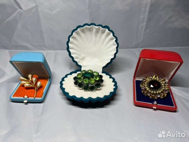 Коллекция старинных брошей