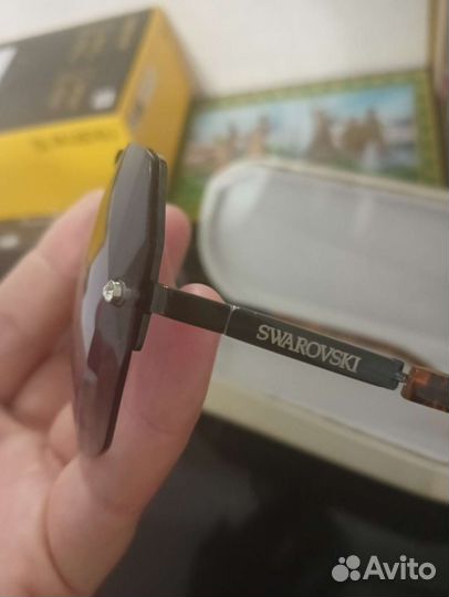 Солнцезащитные очки swarovski