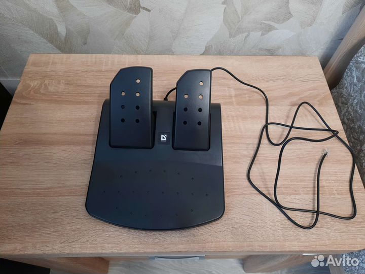 Игровой руль с педалями Defender Forsage GTR