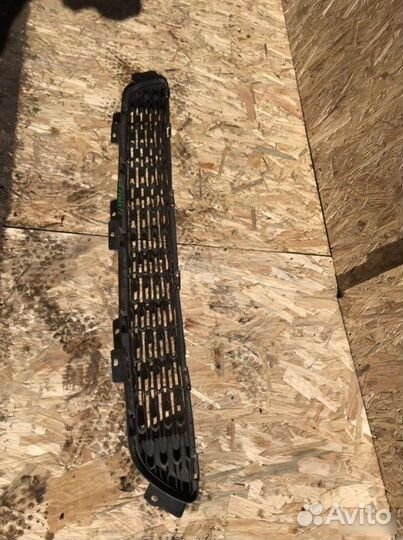 Решетка бампера передняя Kia Sorento