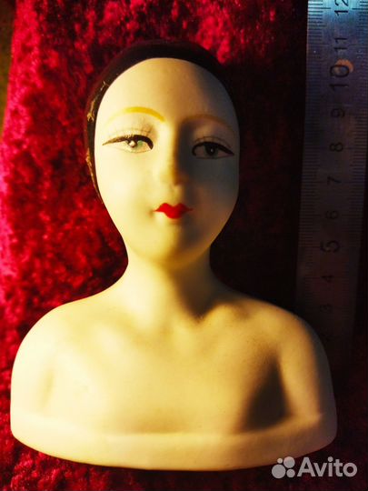 Фарфоровый бюст