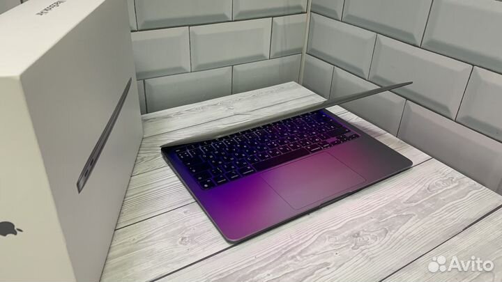 MacBook Air 13“ 2020 — M1, 8/256, 104 цикла