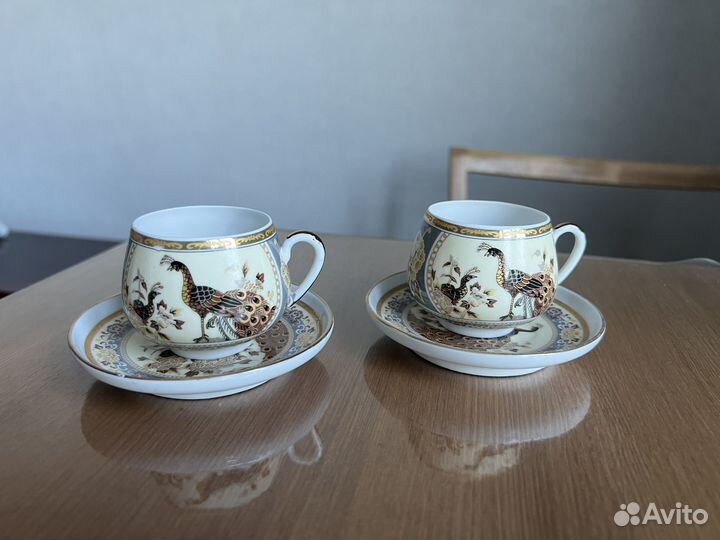 Кофейные пары Павлин на бежевом