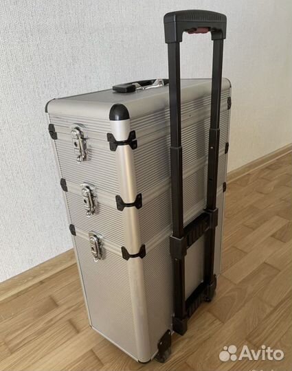 Бьюти кейс на колесах