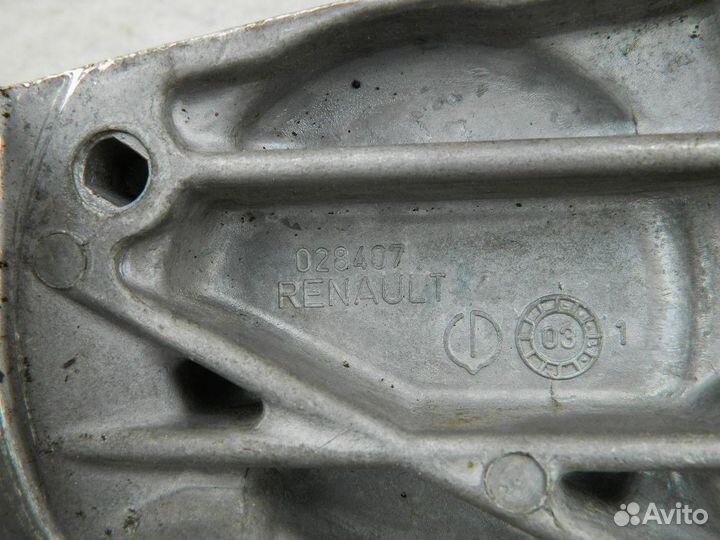 Крышка грм Megane K4J (дефект резьбы)