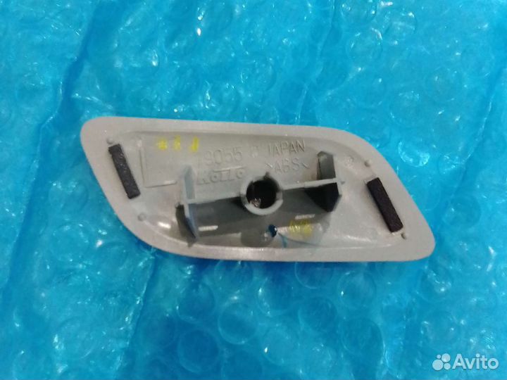 Крышка форсунки Lexus Lx570 левая серебро 08-11