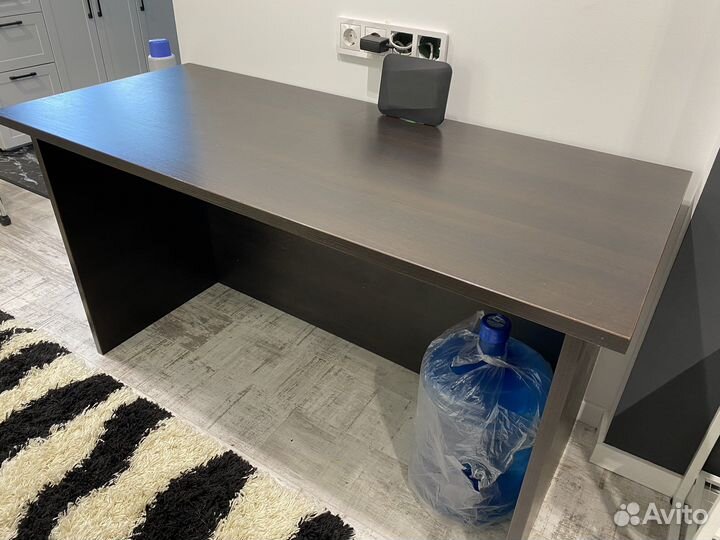 Офисный стол