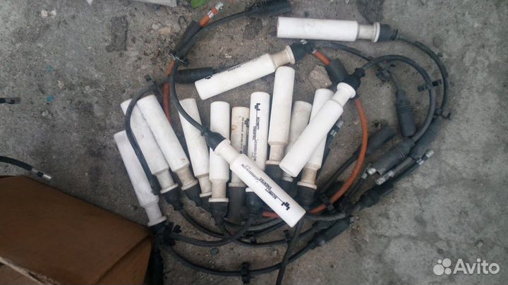 Высоковольтные провода с высокотемпературным колпа