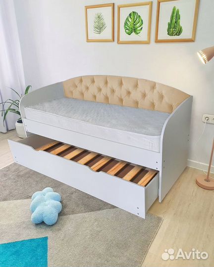 Кровать для малыша доп место лдсп мягк спинка