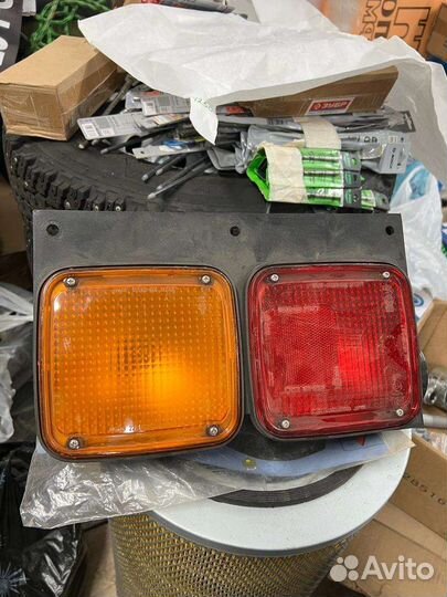 Фонарь задний Isuzu Forward 220-37338R