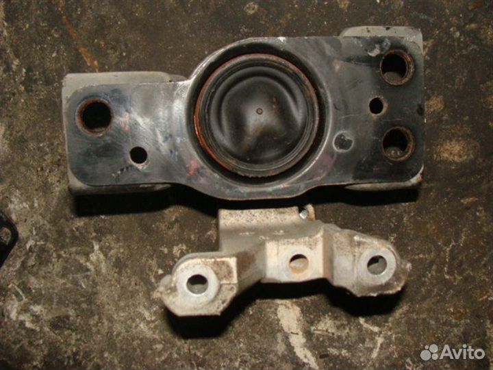 Подушка двигателя передняя правая Nissan March