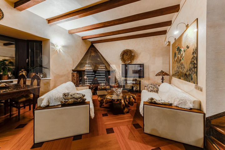 Дом 450 м² на участке 21,2 сот.