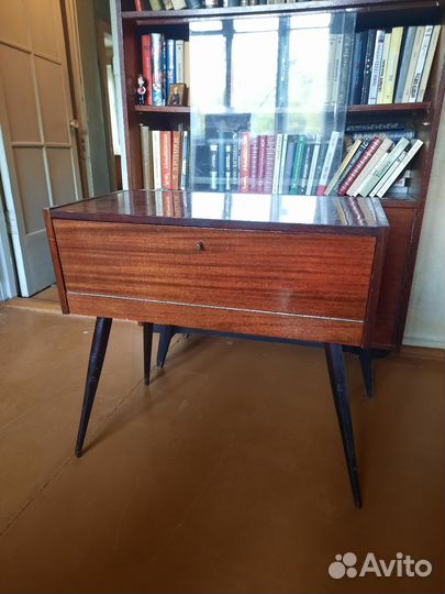 Тумба прикроватная