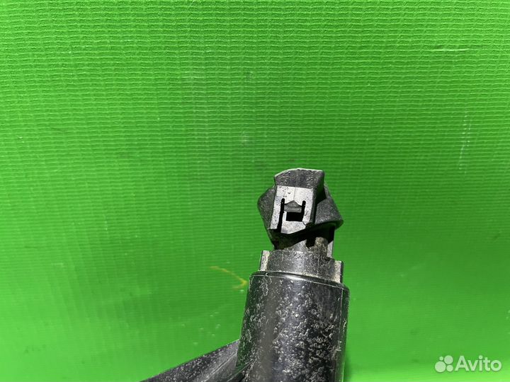 Форсунка фароомывателя правая Kia Sorento 2009-20