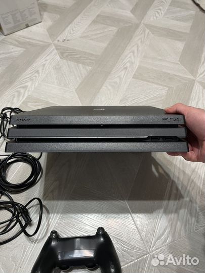 Sony PS4 Pro 1tb 7208B + 2 геймпада