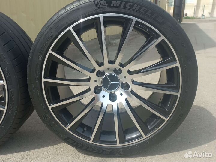 Michelin Pilot Sport 4 245/40 R19 и 275/35 R19 98Y