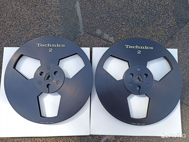 Металлическая катушка для магнитофона