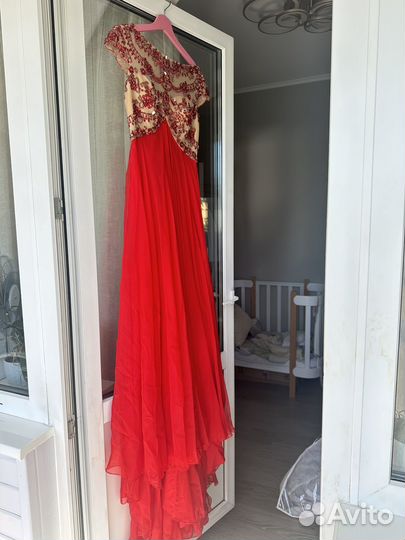 Вечернее платье со шлейфом 44 р Sherri Hill