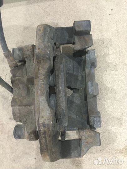 Суппорт передний левый Mercedes-Benz M-klasse W164