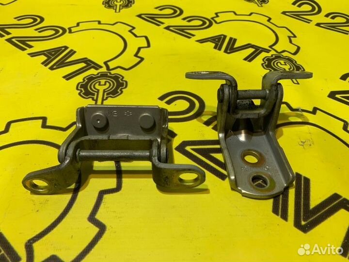 Петли двери задние правые Nissan Primera TP12