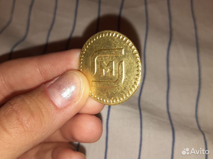 Золотая монета магнит