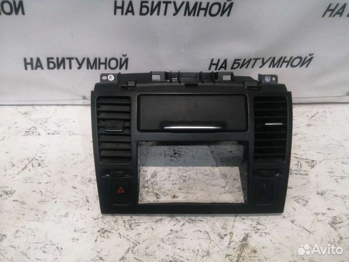 Рамка магнитолы Nissan Tiida C11