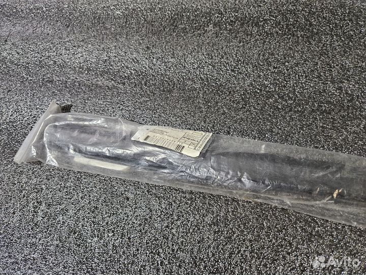 Toyota Prado 150 Уплотнитель капота Левый