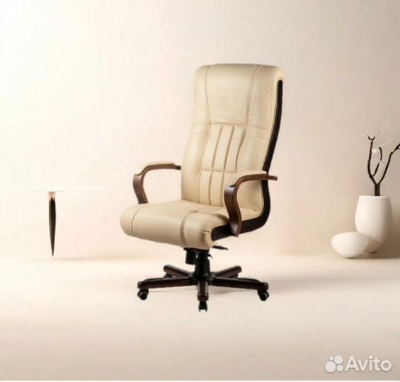 Кресло руководителя до 200 кг Бостон кожа кремовая