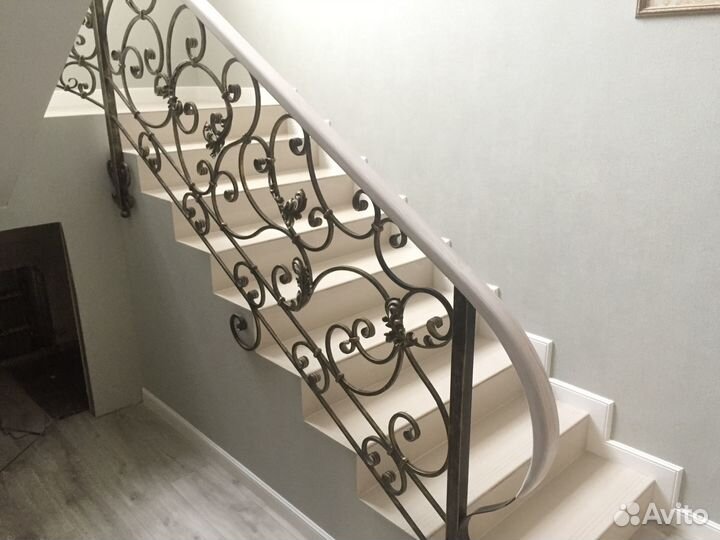 Кованые перила с боковым крепежом