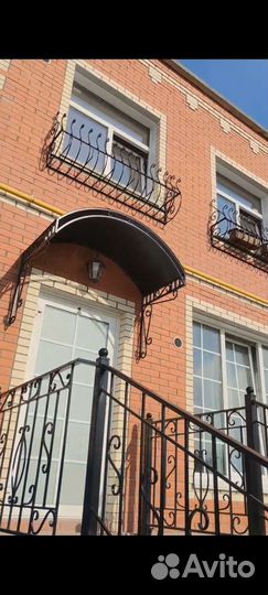 Козырек и перила металлические