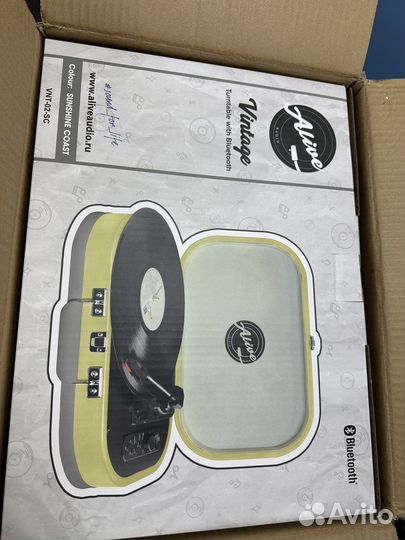 Виниловый проигрыватель vintage с bluetooth