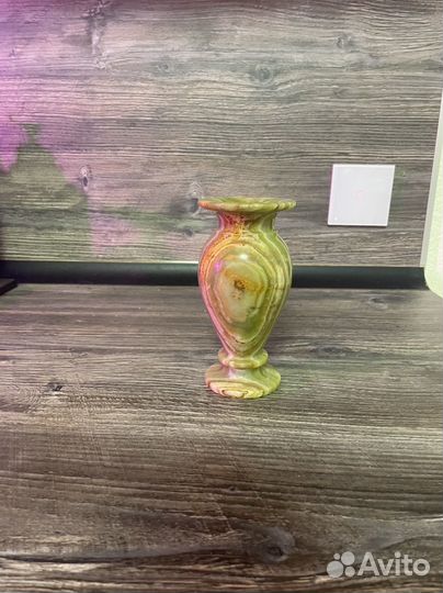 Ваза из оникса