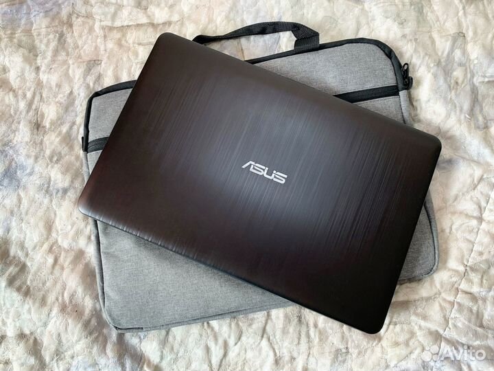 Ноутбук Asus F540BA 2020 года + Новая сумка