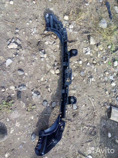 Направляющая заднего бампера BMW