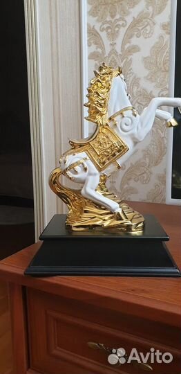 Сувениры статуэтки