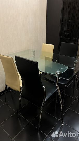 Стол со стульями